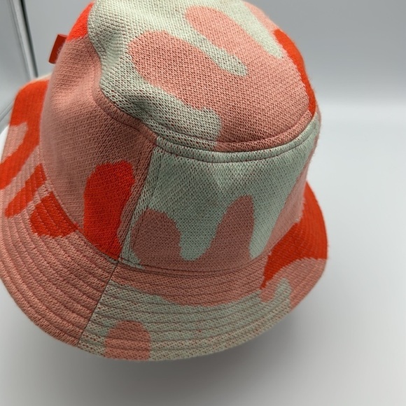 VERLOOP x Michelle Norris Camo Knit Bucket Hat
O/S - Picture 4 of 11